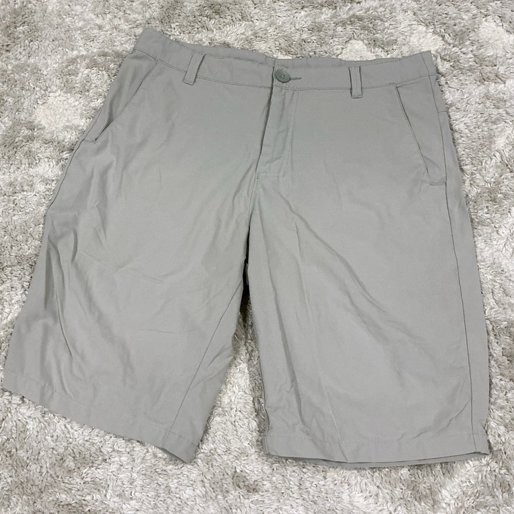 Oakley | Light Gray Relaxed Fit Shorts size 31